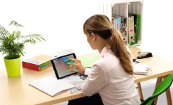 Herma bokstöd i metall vit